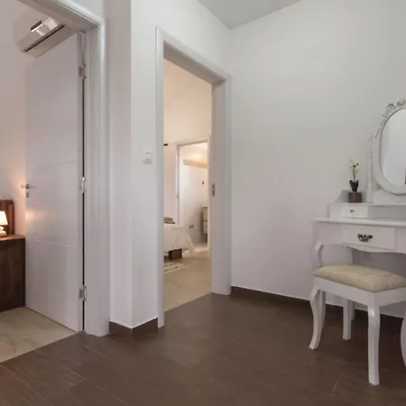 Casa For 8 People Near Pula With Volleyball Pitch And Children Playground Filipana