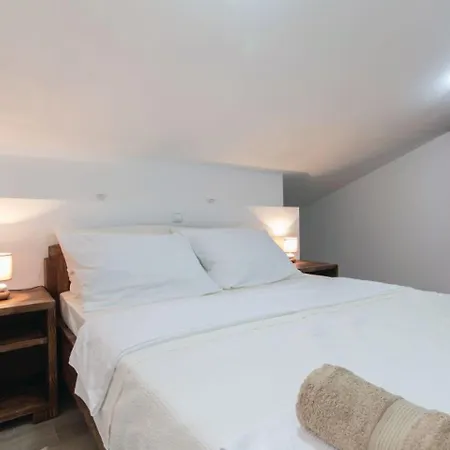 Casa For 8 People Near Pula With Volleyball Pitch And Children Playground
