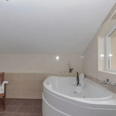 Villa Casa For 8 People Near Pula With Volleyball Pitch And Children Playground *