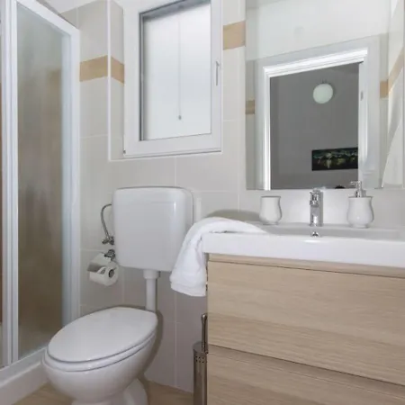 Villa Casa For 8 People Near Pula With Volleyball Pitch And Children Playground Filipana