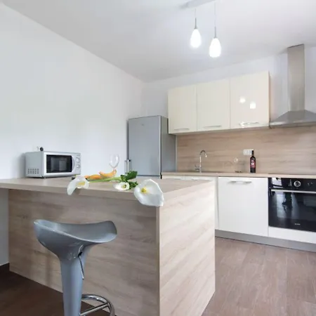 Villa Casa For 8 People Near Pula With Volleyball Pitch And Children Playground