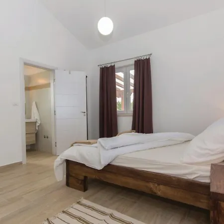 Villa Casa For 8 People Near Pula With Volleyball Pitch And Children Playground *