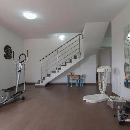 Villa Casa For 8 People Near Pula With Volleyball Pitch And Children Playground Filipana