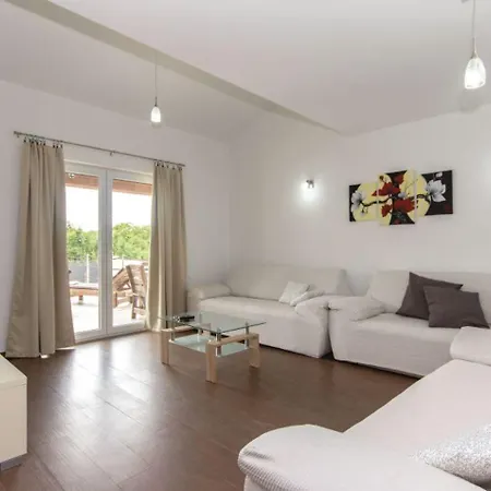 Casa For 8 People Near Pula With Volleyball Pitch And Children Playground Filipana