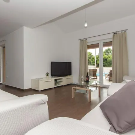 Casa For 8 People Near Pula With Volleyball Pitch And Children Playground Villa