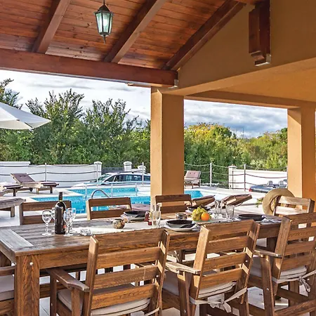 Villa Casa For 8 People Near Pula With Volleyball Pitch And Children Playground