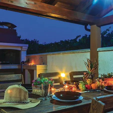 Villa Casa For 8 People Near Pula With Volleyball Pitch And Children Playground *