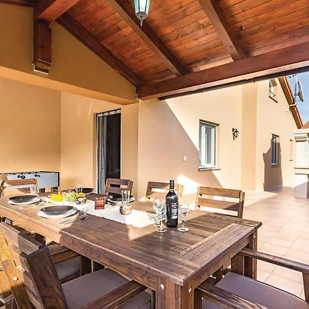 Villa Casa For 8 People Near Pula With Volleyball Pitch And Children Playground Filipana